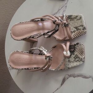 Laicigo animal print cog/ block heel shoes